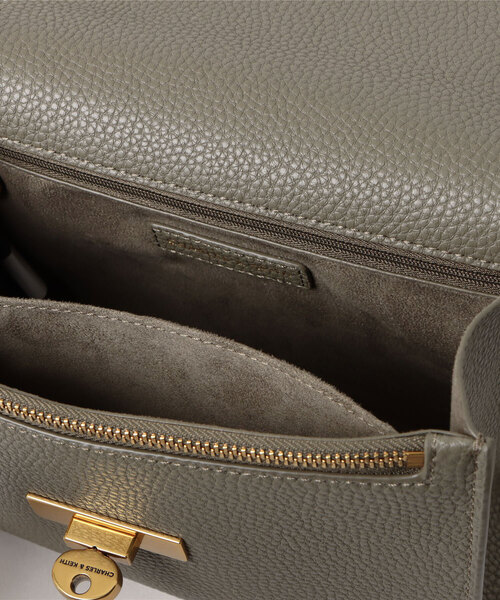 「CHARLES \u0026 KEITH」 ショルダーバッグ S カーキオリーブ レディースの画像