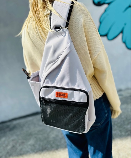 [美品] UNIVERSAL OVERALL ショルダーバック UNIVERSAL OVERALL ショルダーバッグ ユニバーサル