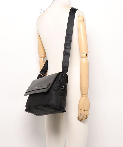FURLA ブラック メッセンジャーバッグ フルラ ショルダーバッグ/メッセンジャーバッグ/クロスボディ