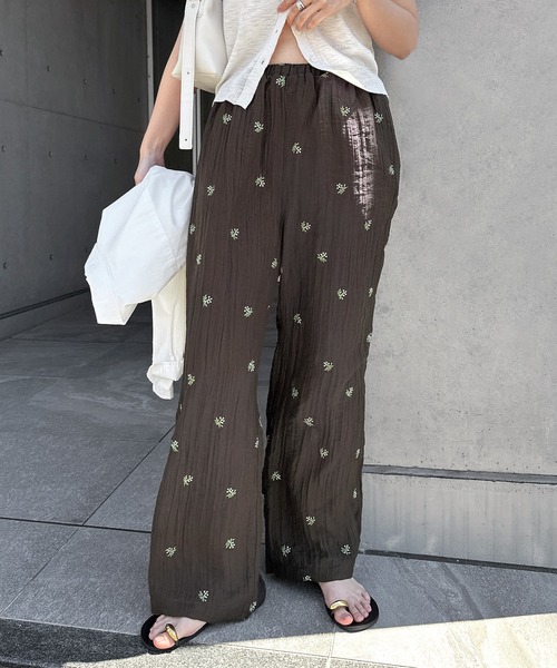 ワイドパンツ パンツ 「新色追加」小花柄シアーワイドパンツ レディースの画像
