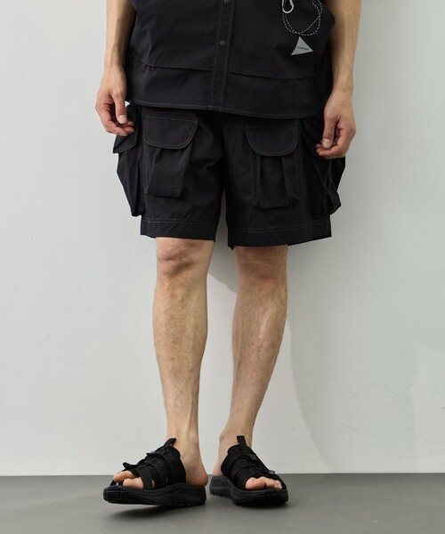 パンツ 「and wander/アンドワンダー」multi pocket short pants メンズの画像