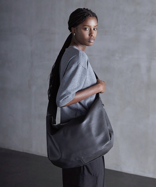 お歳暮 人気 オシャレ 「CALLNE」Tech ショルダーバッグ CALLNE Half Shoulder Moon バッグ