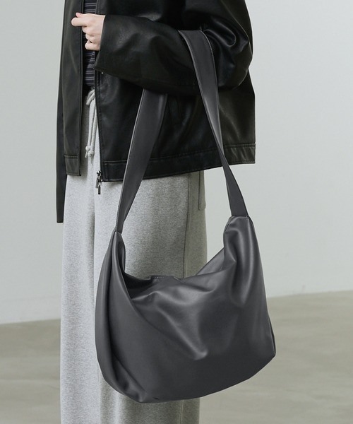 CALLNE ショルダーバッグ 「CALLNE」Tech Half Moon Shoulder Bag