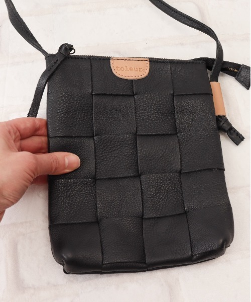 定価9790円　トーラ カウレザー ショルダーバッグ ポシェット　サコッシュ 定価9790円 トーラ カウレザー ショルダーバッグ ポシェット