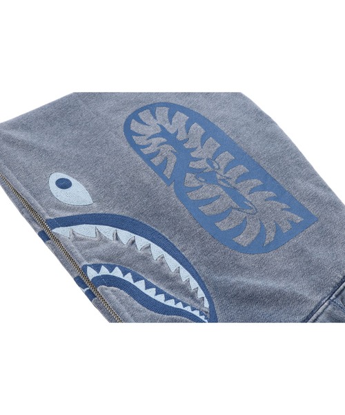 パーカー HEAVY WASHED INDIGO SHARK CROPPED FULL ZIP HOODIE レディースの画像