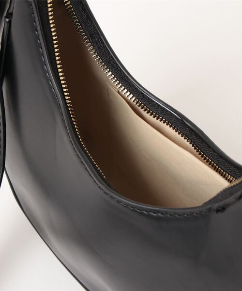 【現行・未使用級】トゥミ アスラ ラージ ホーボー ショルダー ハーフムーン 黒 現行・未使用級】トゥミ アスラ ラージ ホーボー ショルダー ハーフ