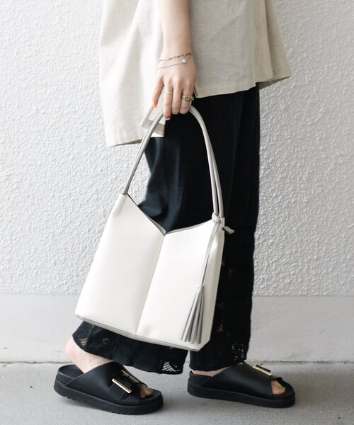 バッグ Sold Balenciaga Black Grained Chevre Leather Metallic Edge
