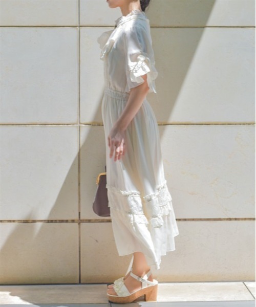 axes femme ワンピース カメオ付フレア袖ワンピース : ZOZOTOWN