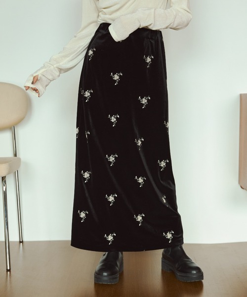 ANAYI 黒　刺繍　花柄スカート　美品 VANNIE U（ヴァニーユー） スカート フラワー刺繍ベロアナロースカート