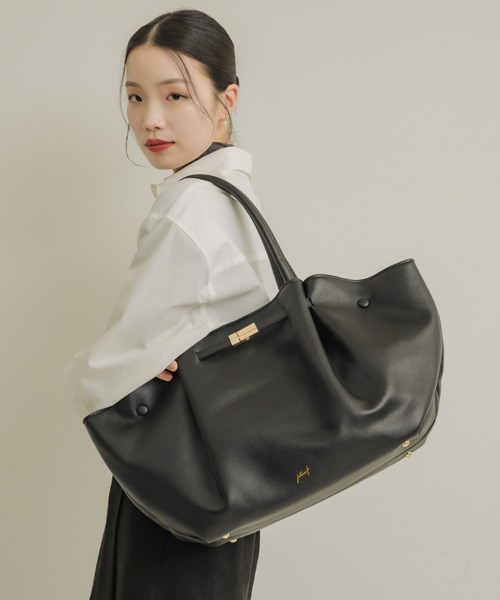 Neuna ベルテッドボストンバッグ NEUNA（ヌナ）の「ベルテッドボストンバッグ（ボストンバッグ）」 - WEAR