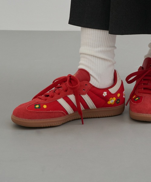 adidas（アディダス） スニーカー 「adidas」SAMBA OG W フラワー刺繍2