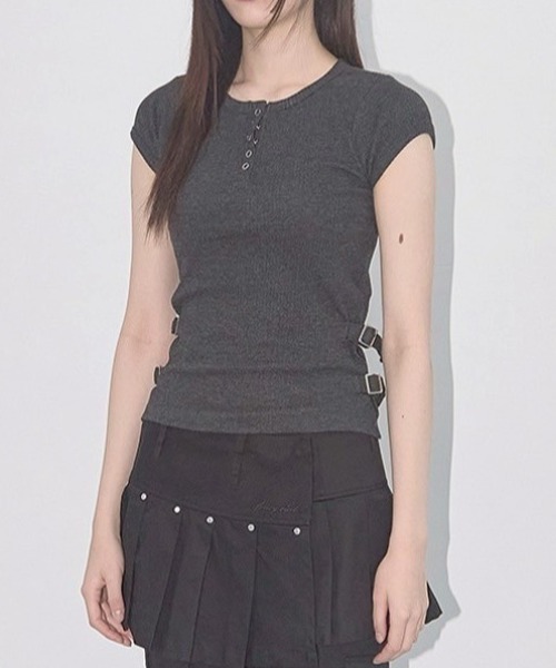 【FANCY CLUB】SIDE BUCKLE RIBBED TEE Tシャツ / 追跡付 Fancy Club Side Buckle Ribbed Tee (DARK BEIGE) on Bunjang