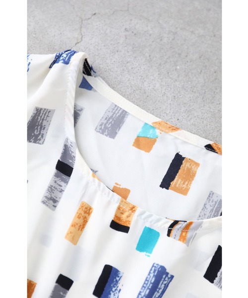 国産爆買い tシャツ Tシャツ 軽やかに広がる裾のカラーキューブ柄ブラウストップス ZOZOTOWN PayPayモール店 - 通販 - PayPayモール 2022特価