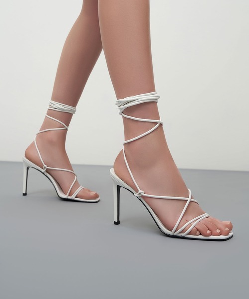 追跡便【Charles&Keith】ストラップタイアラウンドサンダル 2色 ストラッピー タイアラウンドサンダル&フルーツチャームセット