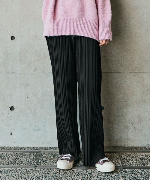 GANNI ブラック ワイドパンツ プリーツ入り GANNI ブラック ワイドパンツ プリーツ入り