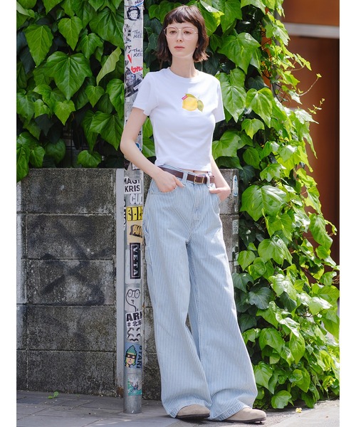 薄い緑色の光沢カジュアルパンツ　munich B:MING by BEAMS（ビーミングバイビームス）の「サイドライン