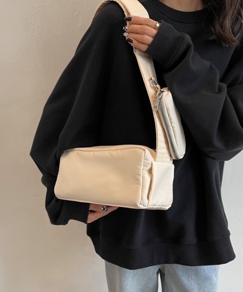 ショルダーバッグ バッグ ペットボトルが入るポーチ付きスクエア