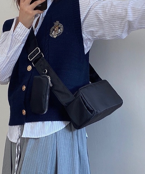 ショルダーバッグ バッグ ペットボトルが入るポーチ付きスクエア