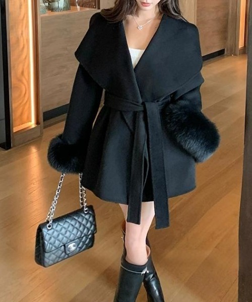 ファー付き黒チェスターコート FAVORITO コート チェスターコート 袖ふわふわファー付きコート