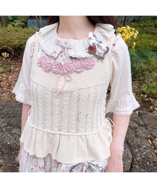 新品未使用✨PINK HOUSE フリルバッチ付ベスト ピンクハウス PINK HOUSE（ピンクハウス）の「ドットチュールベスト（ベスト