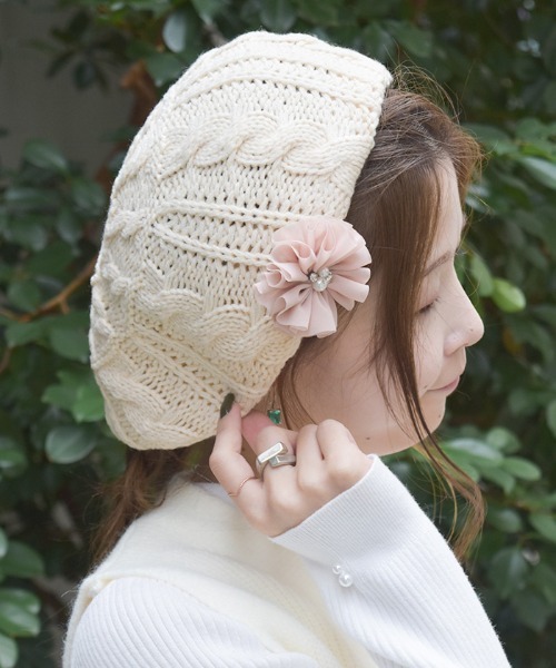 axes femme（アクシーズ ファム） 帽子 ベレー帽 コサージュ付きニット