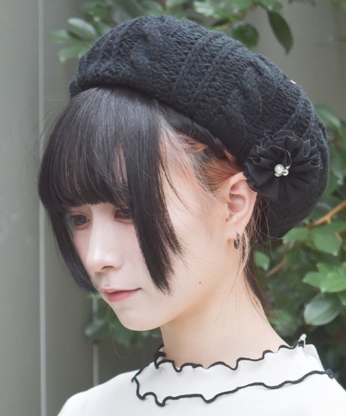 axes femme（アクシーズ ファム） 帽子 ベレー帽 コサージュ付きニット