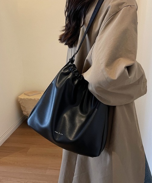 ショルダーバッグ バッグ フェイクレザー巾着ショルダーバッグ