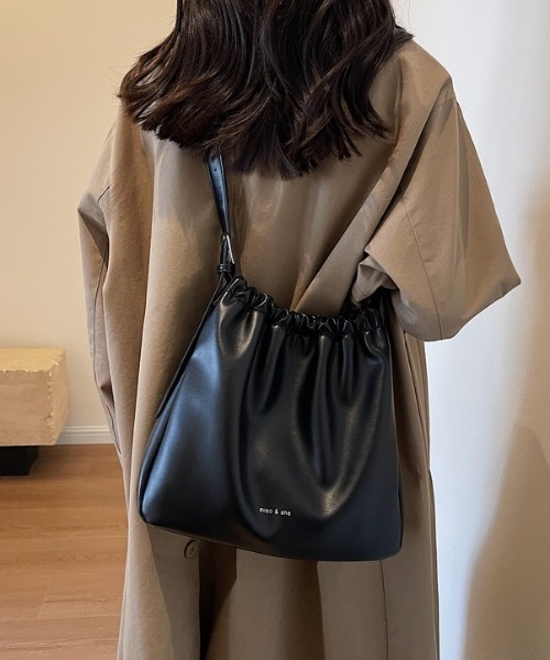 黒いレザー巾着ショルダーバッグ ショルダーバッグ バッグ フェイクレザー巾着ショルダーバッグ