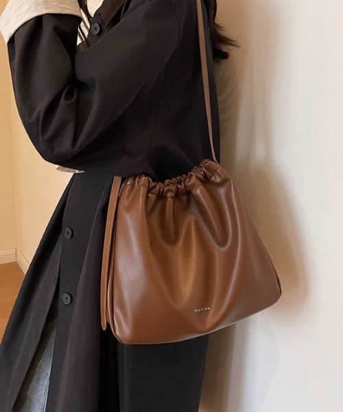 ショルダーバッグ バッグ フェイクレザー巾着ショルダーバッグ ショルダーバッグ バッグ フェイクレザー巾着ショルダーバッグ