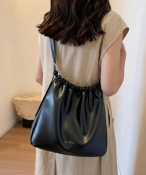 ショルダーバッグ バッグ フェイクレザー巾着ショルダーバッグ