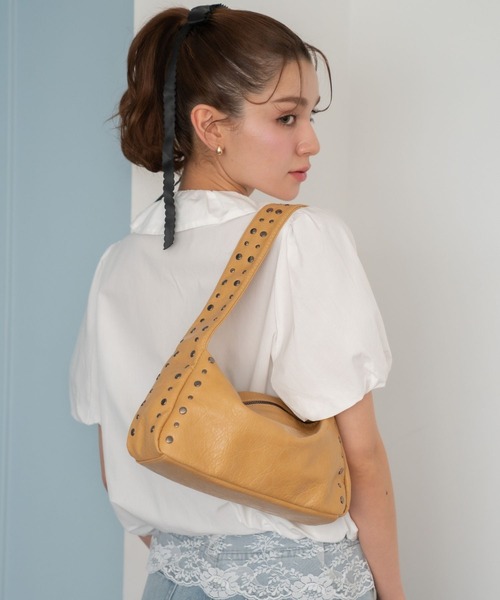 正規品 美品✨人気2wayバッグ Nu ショルダーバッグ バッグ 「Nu」スタッズ付き2wayバッグ レディース