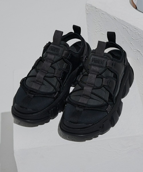 「ONITSUKA TIGER YELLOW COLLECTION」 フラットサンダル 27 ブラック レディース_画像2