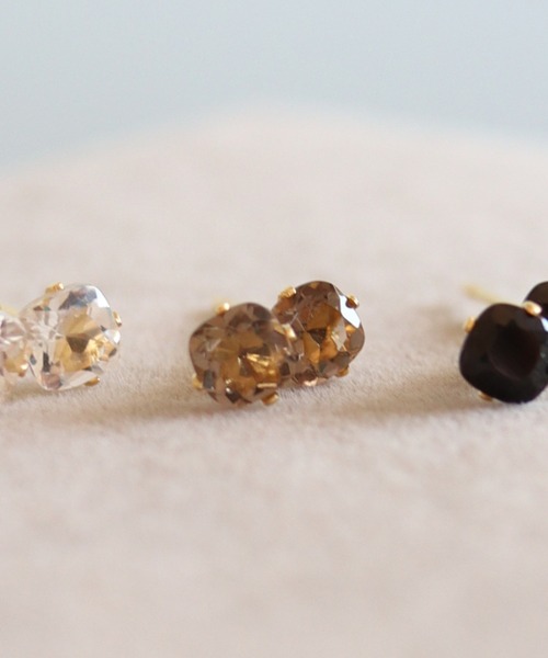 ⭐︎週末SALE⭐︎Curiosa スタッドピアス　シングル、スクエアカット Curiosa スタッドピアス, シングル、スクエアカット, グリーン