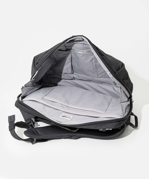デイバック リュック PACKSAFE X 16” commuter backpack パックセーフ バックパック メンズの画像