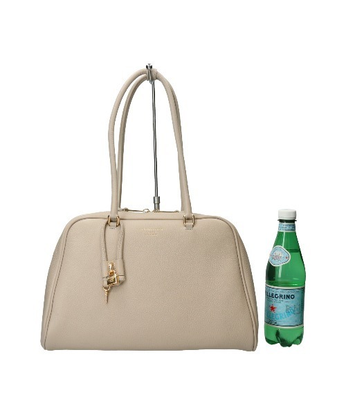 ハンドバッグ 「CHRISTIAN VILLA」チャーム付きシュリンクレザー