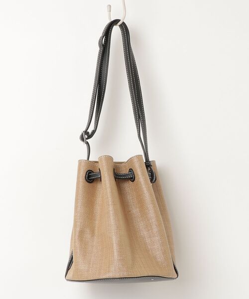 VASIC ベージュ レザー ハンドバッグ　ミニミニ VASIC（ヴァジック） CLUB MINI MINI ショルダーバッグ - ベージュ