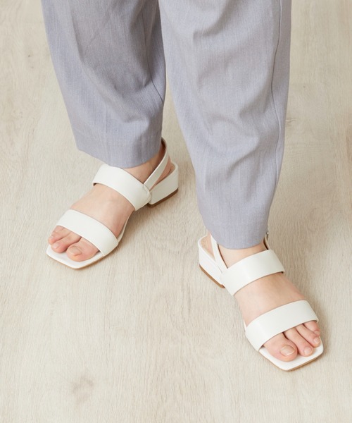 【新品】Clarks クラークス ストラップ フラットサンダル ホワイト レザー 新品】Clarks クラークス ストラップ フラットサンダル ホワイト