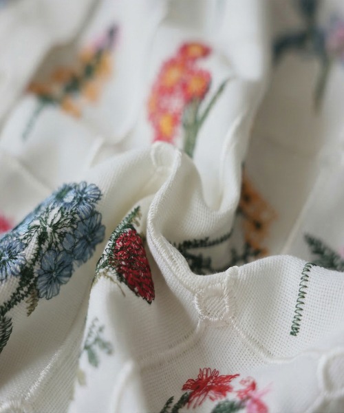 ブラウス シャツ 花柄 刺繍 バンドカラー シャツ レディースの画像