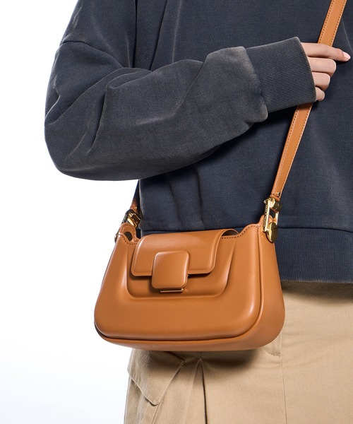 Koa コア プッシュロックトップハンドルバッグ【CHARLES＆KEITH】 CHARLES & KEITH｜Koa コア プッシュロックトップハンドルバッグ