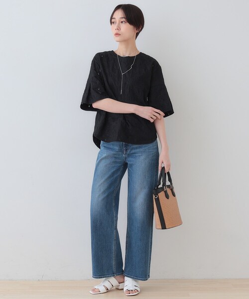 美品 インディヴィ フラワーカット刺繍フレアスリーブ ブラウス 13号 INDIVI ブラウス シャツ 春SALE！「洗える」フラワーカット刺繍