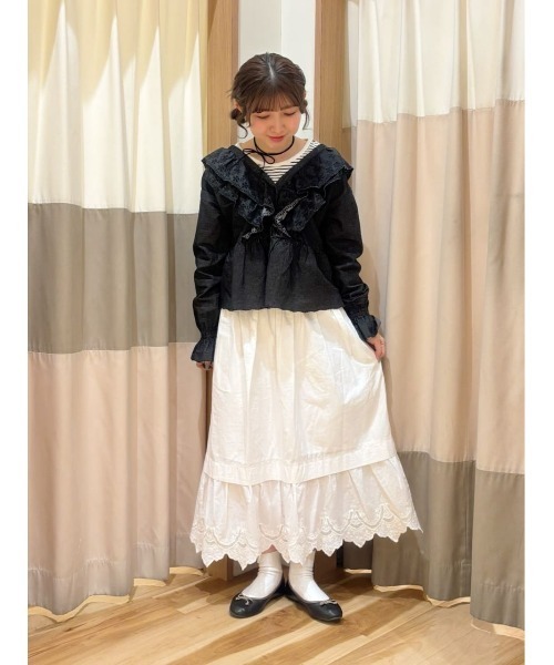 スカラップ刺繍　フリルブラウス スカラップ刺繍フリルデザインブラウス/日本製/洗える(ブラウス