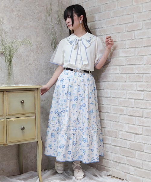 き*こ様 最終価格 ロココスカート axes femme 青色×白色 axes femme（アクシーズ ファム） スカート リボン×ブーケ刺繍スカート