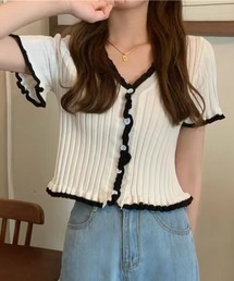 専用♡新品定価6万円タグ付き イタリア製 ラッフルフリル白ニットアウター 新品定価6万円タグ付き イタリア製 ラッフルフリル白ニット