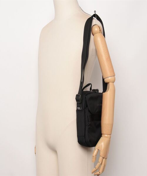 PacSafe ショルダーバッグ PACKSAFE Pacsafe X compact