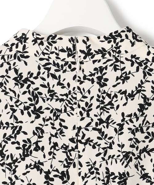 23区（ニジュウサンク） ワンピース 「洗える」シャドーリーフプリント