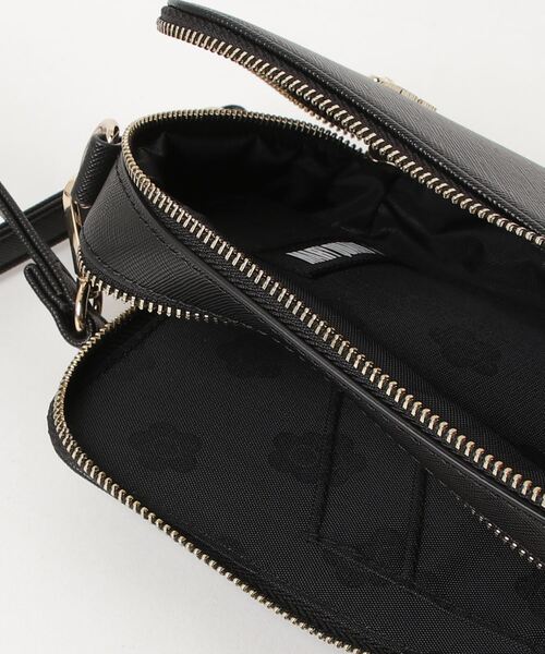 MARY QUANT 黒 ショルダーバッグ 花柄カットアウト チェーンストラップ MARY QUANT 黒 ショルダーバッグ 花柄カットアウト チェーン