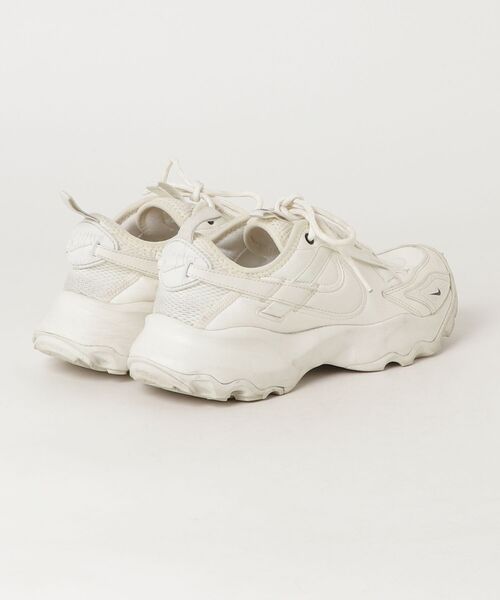 ★新品★NIKE AIR レディース ナイキスニーカー ホワイト 23cm箱付き NIKE（ナイキ） ローカットスニーカー 23.5cm ホワイト レディース