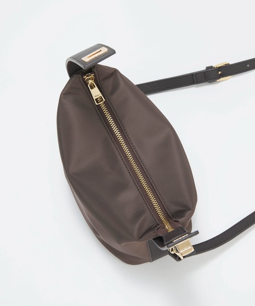 美品 TOPKAPI ショルダーバッグ シボ革 斜め掛け 黒 ゴールド金具 TREASURE TOPKAPI（トレジャートプカピ） ショルダーバッグ バッグ
