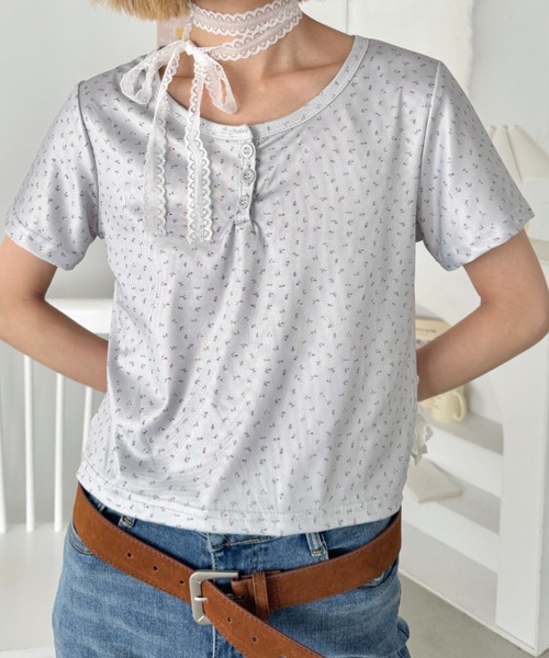 SOLLON.（ソルロン） tシャツ 小花柄ヘンリーネック半袖トップス