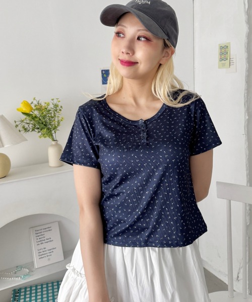 SOLLON.（ソルロン） tシャツ 小花柄ヘンリーネック半袖トップス